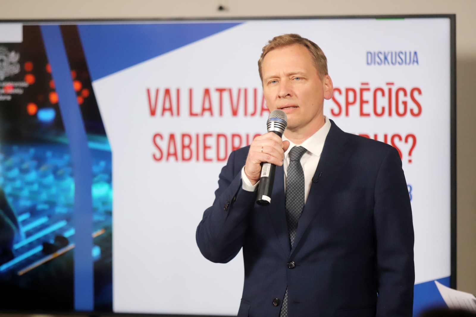 Diskusijas bildes