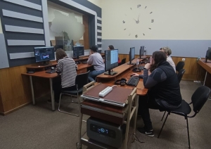 Ukrainas sabiedriskā medija darbinieki nodrošināti ar ģeneratoriem no Latvijas